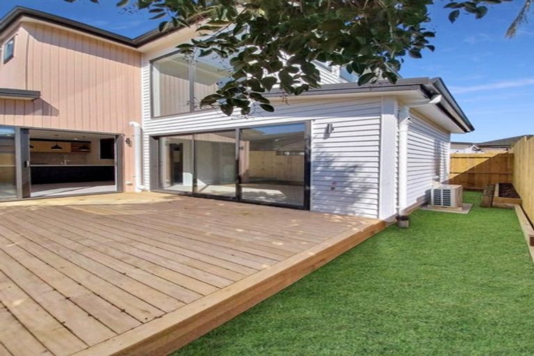 Photo of property in 10/116 Colwill Road, Massey, Auckland, 0614