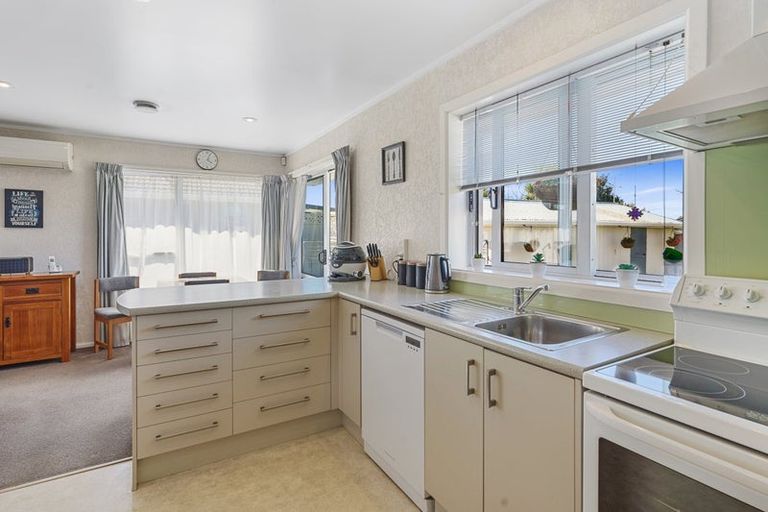 Photo of property in 33 Dunstan Crescent, Hornby, Christchurch, 8042