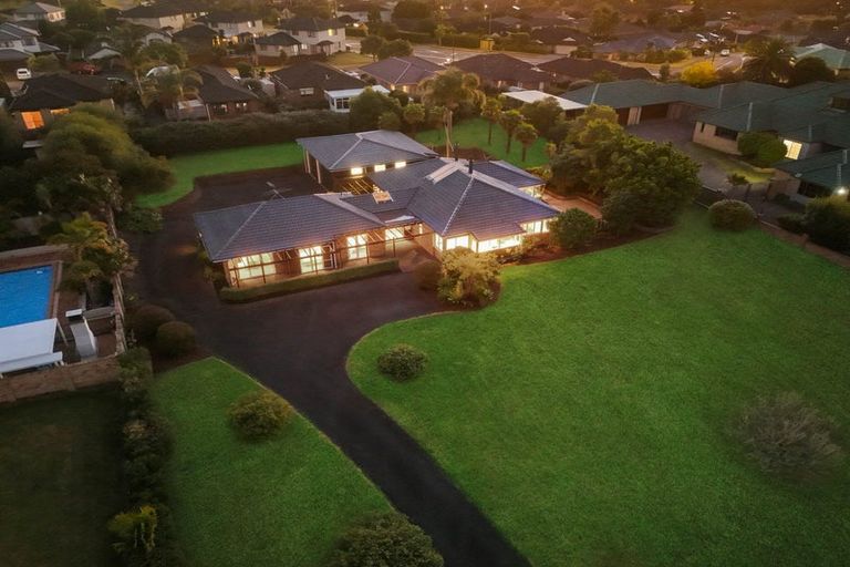 Photo of property in 18 Burgundy Park Avenue, Henderson, Auckland, 0612