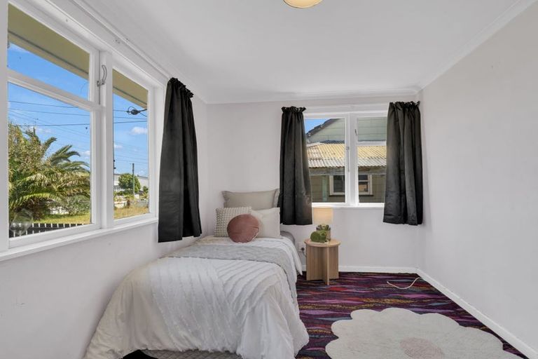 Photo of property in 33 Matipo Street, Castlecliff, Whanganui, 4501