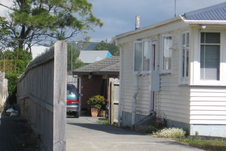 Photo of property in 16a Albert Road, Kelston, Auckland, 0602