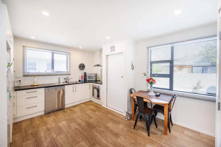 Photo of property in 12 Somerset Crescent, Highbury, Palmerston North, 4412