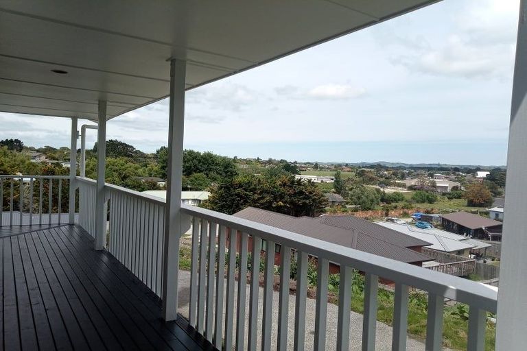 Photo of property in 9 Trosk Place, Waiuku, 2123