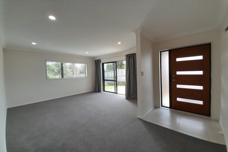 Photo of property in 52a Rodney Street, Howick, Auckland, 2014