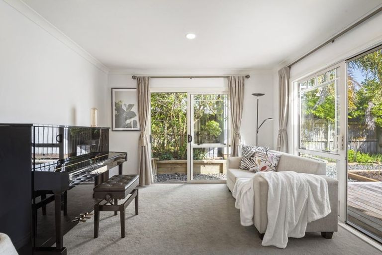 Photo of property in 16 Oakway Drive, Schnapper Rock, Auckland, 0632