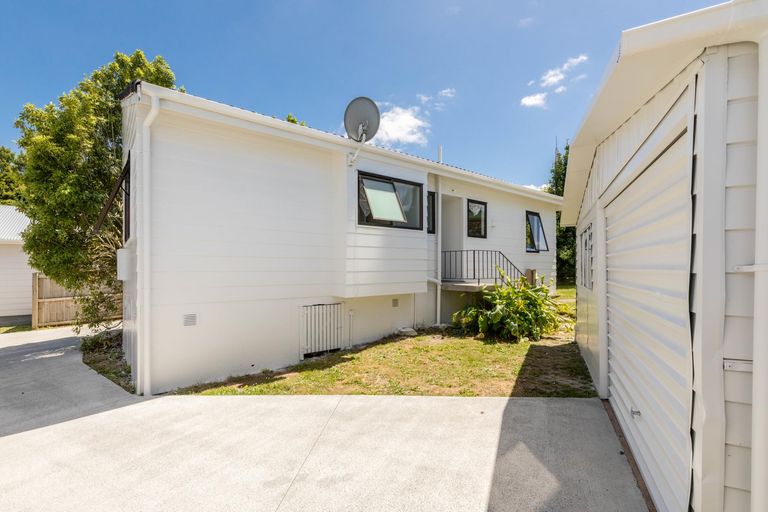 Photo of property in 105 Moire Road, West Harbour, Auckland, 0618