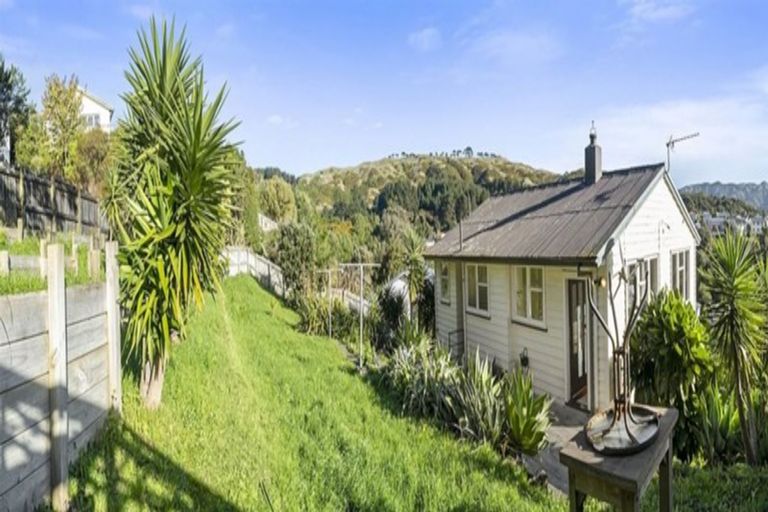 Photo of property in 27 Durham Street, Cannons Creek, Porirua, 5024