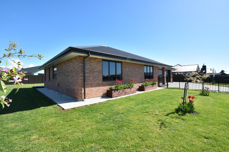 Photo of property in 8 Birch Hill Drive, Twizel, 7901