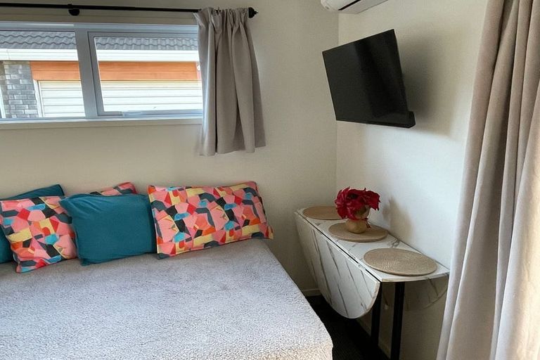 Photo of property in 1/56 Kiwi Esplanade, Mangere Bridge, Auckland, 2022