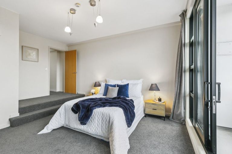 Photo of property in Endeavour Apartments, 8/125 Thorndon Quay, Pipitea, Wellington, 6011