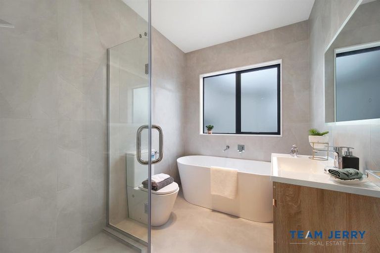 Photo of property in 30 Paihere Street, Huapai, Kumeu, 0810