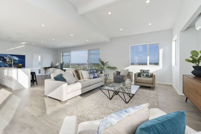 Photo of property in 13 Manawanui Way, Orewa, 0931