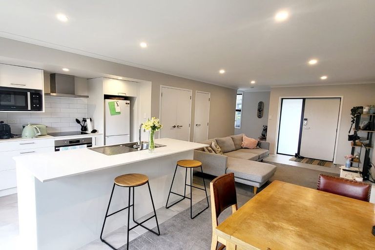 Photo of property in 14 Whiri Lane, Hobsonville, 0616