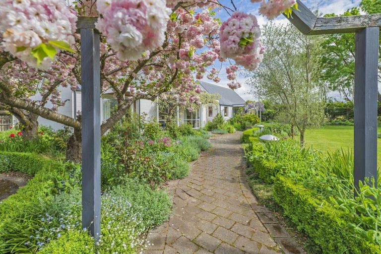 Photo of property in 11 Mountain View Place, Leeston, 7632