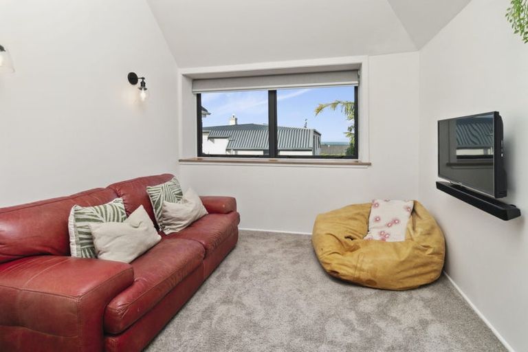 Photo of property in 9 Scarboro Terrace, Murrays Bay, Auckland, 0630