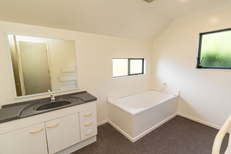 Photo of property in 43 Amesbury Drive, Churton Park, Wellington, 6037