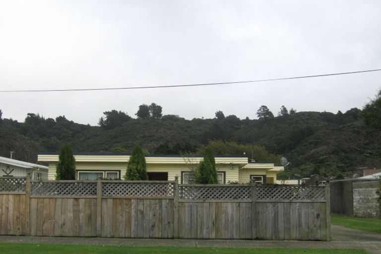 Photo of property in 160 Stokes Valley Road, Stokes Valley, Lower Hutt, 5019