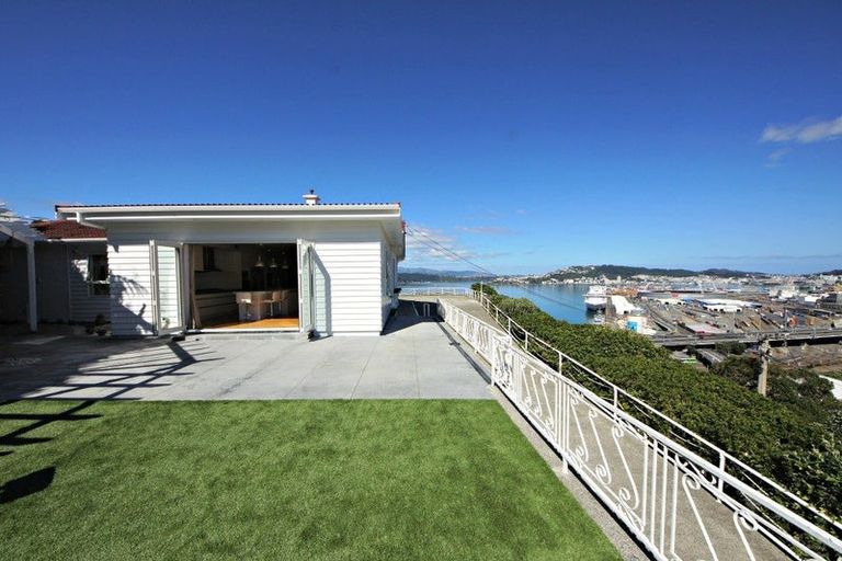 Photo of property in 129 Barnard Street, Wadestown, Wellington, 6012