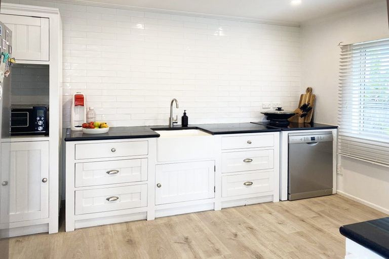 Photo of property in 39 Emlyn Place, Torbay, Auckland, 0630