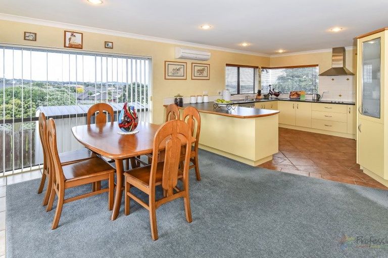 Photo of property in 30 Norm Pellow Drive, Manurewa, Auckland, 2105