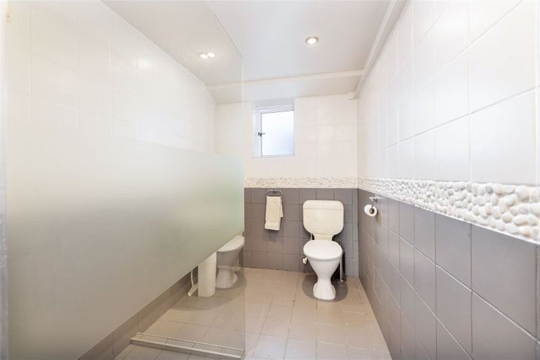 Photo of property in 1/8 Tyne Road, Forrest Hill, Auckland, 0620