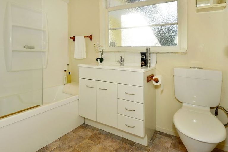 Photo of property in 1/9 Marsh Avenue, Forrest Hill, Auckland, 0620