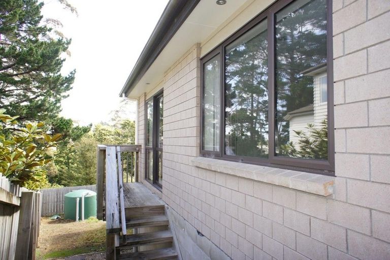 Photo of property in 86 Rising Parade, Fairview Heights, Auckland, 0632