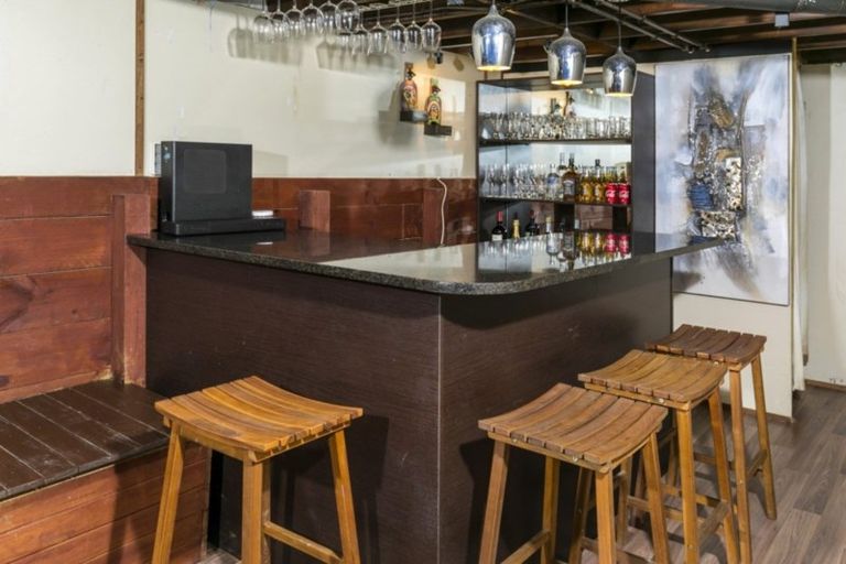 Photo of property in 9 Heatherleigh Rise, Northcross, Auckland, 0632