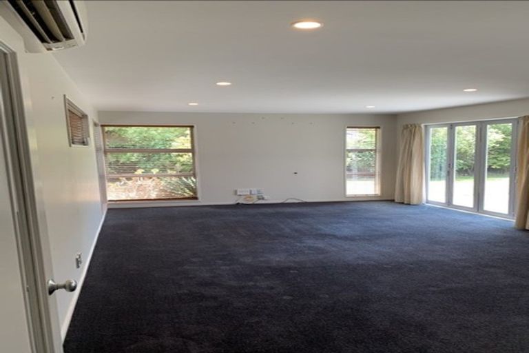 Photo of property in 18 Linkwater Way, Parklands, Christchurch, 8083