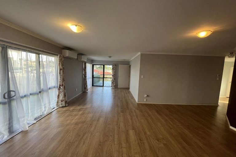 Photo of property in 16 Jubaea Place, Henderson, Auckland, 0610