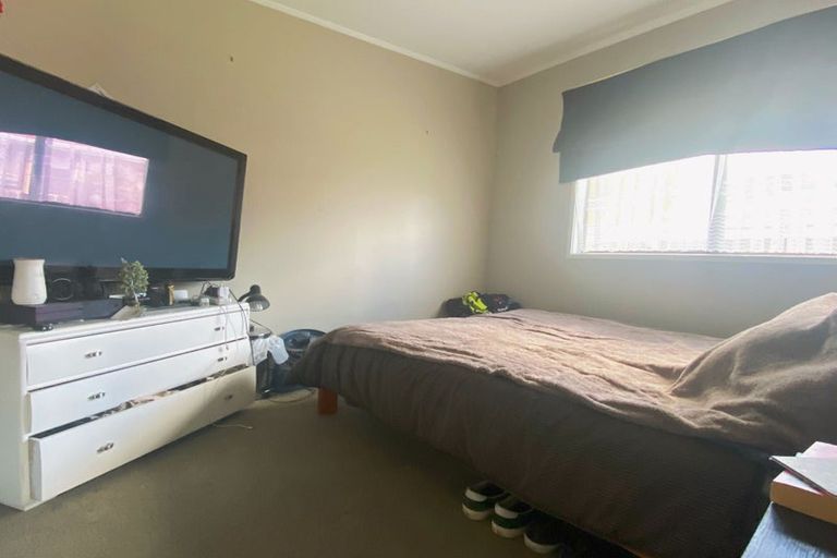 Photo of property in 2/13 Erica Road, Sunnynook, Auckland, 0620