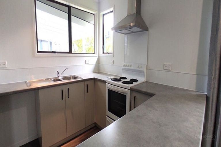 Photo of property in 15 Hydra Place, Glen Eden, Auckland, 0602