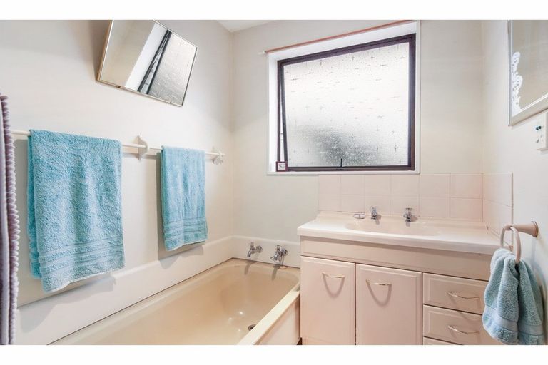 Photo of property in 1/40 Sarabande Avenue, Redwood, Christchurch, 8051