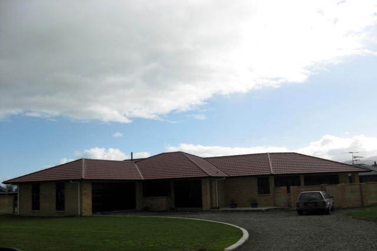 Photo of property in 21 Kenwyn Drive, Carterton, 5713