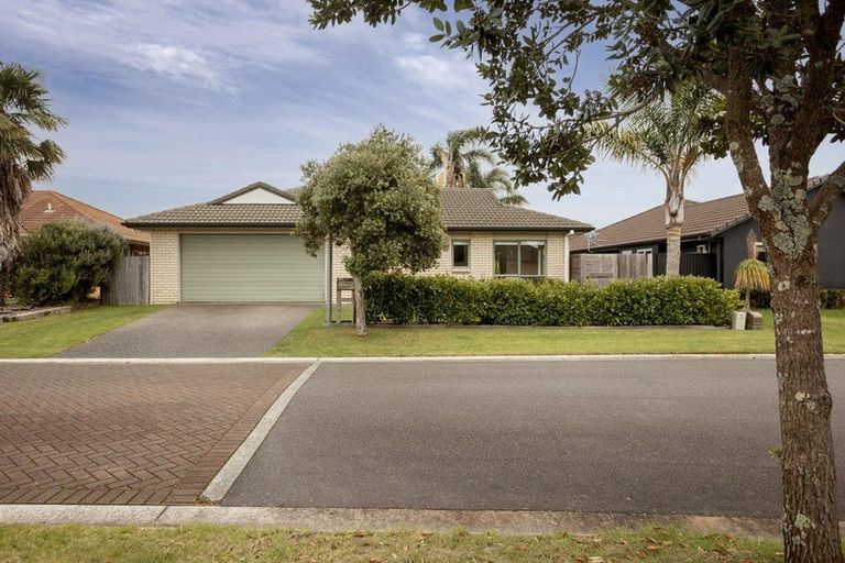 Photo of property in 14 Grabella Place, Papamoa Beach, Papamoa, 3118