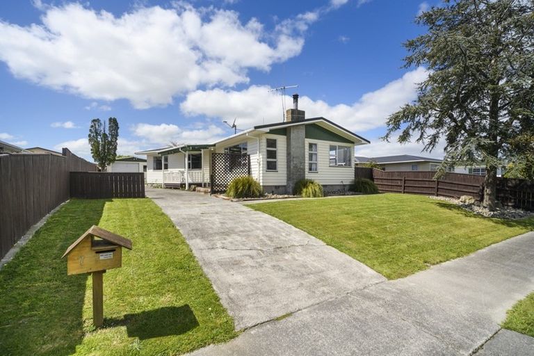 Photo of property in 7 Dunk Place, Milson, Palmerston North, 4414