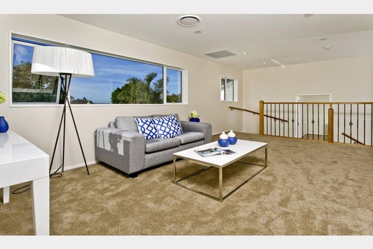 Photo of property in 8a Rosalind Road, Glenfield, Auckland, 0629