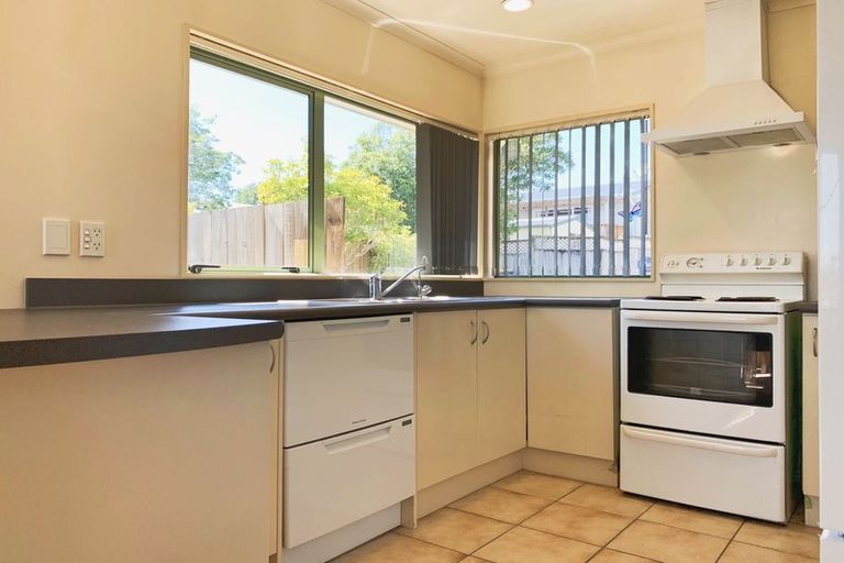 Photo of property in 72a Hepburn Road, Glendene, Auckland, 0602