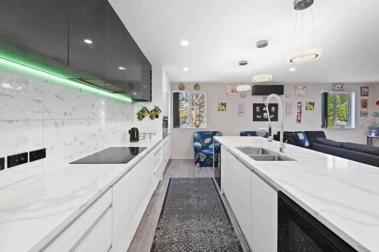 Photo of property in 6 Aden Place, Clendon Park, Auckland, 2103