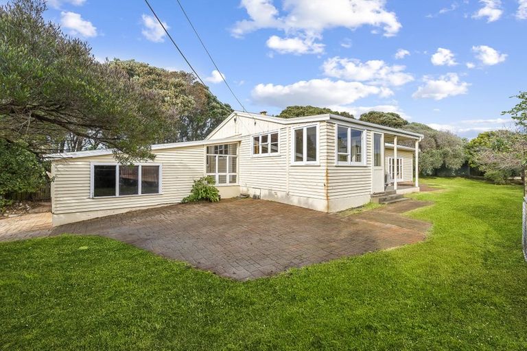 Photo of property in 325 Te Horo Beach Road, Te Horo Beach, Otaki, 5581