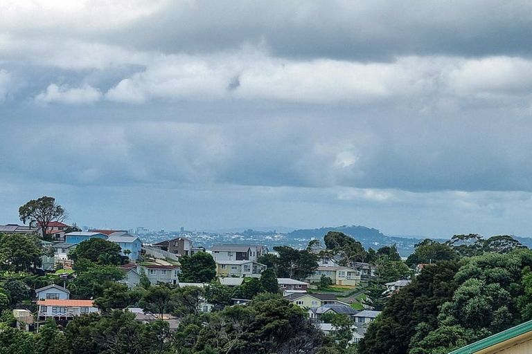 Photo of property in 28 Elizabeth Drive, West Harbour, Auckland, 0618