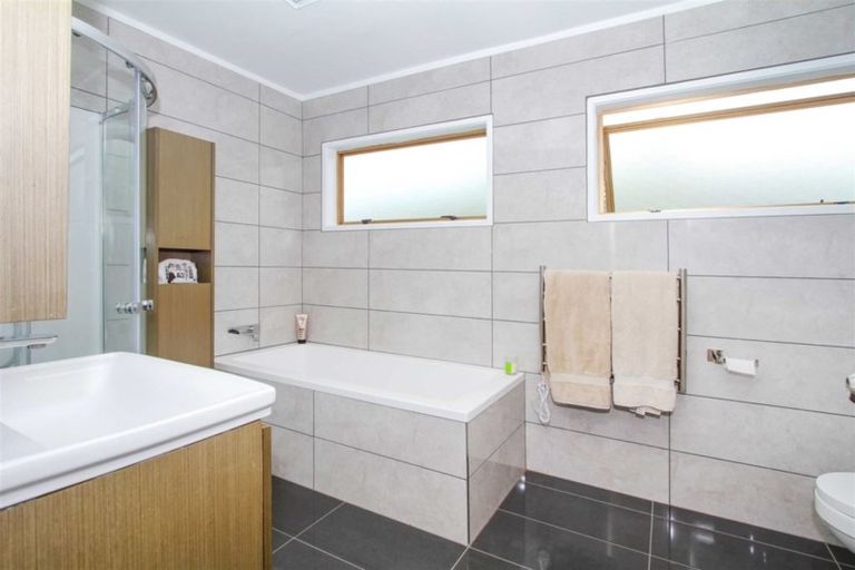 Photo of property in 13a Bay Street, Red Beach, 0932