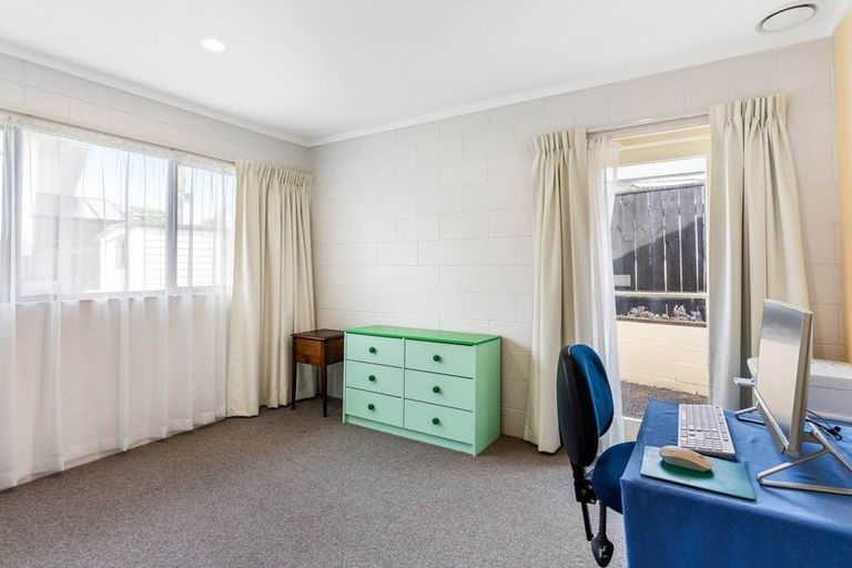 Photo of property in 20 John Downs Drive, Browns Bay, Auckland, 0630