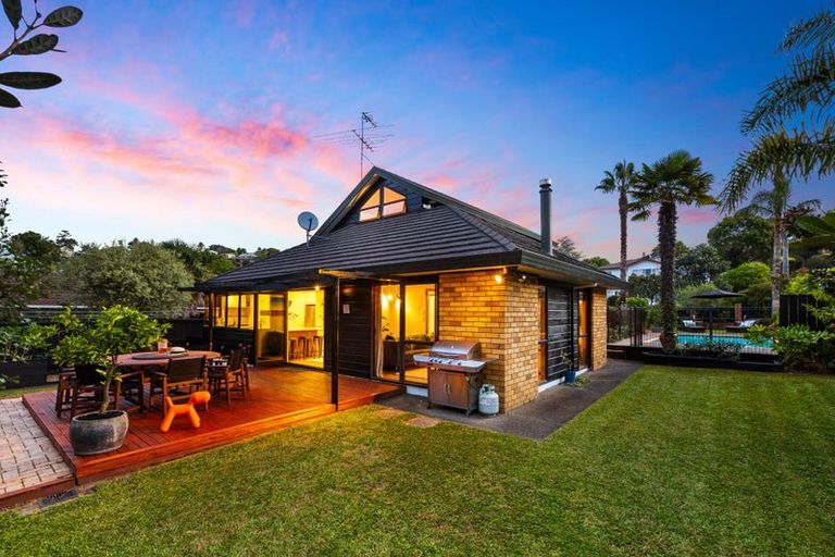 Photo of property in 5 Crestview Place, Browns Bay, Auckland, 0630