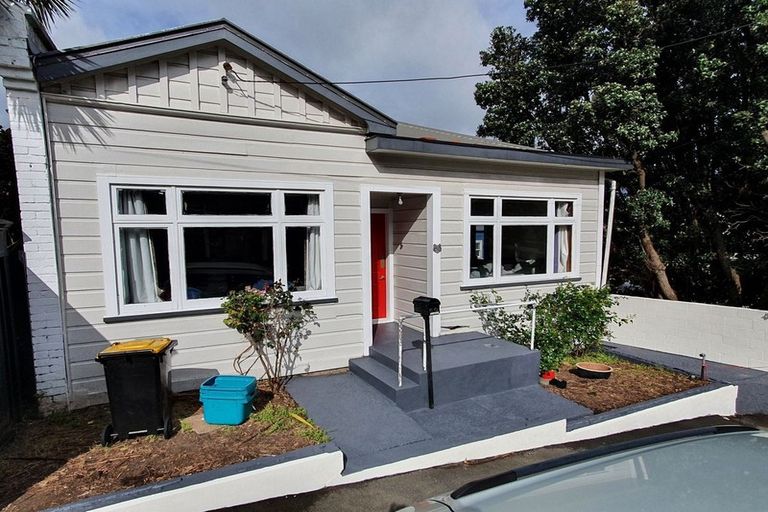 Photo of property in 60 Roxburgh Street, Mount Victoria, Wellington, 6011