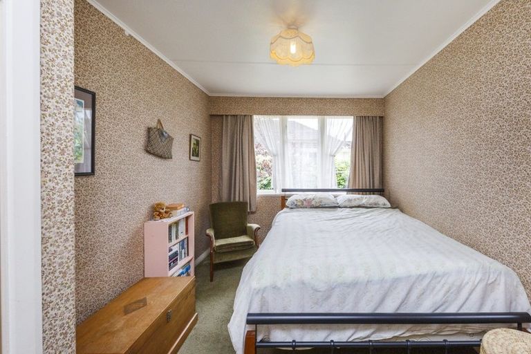 Photo of property in 8 Montrose Place, Takaro, Palmerston North, 4412