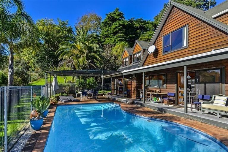 Photo of property in 287 Glenvar Road, Long Bay, Auckland, 0630