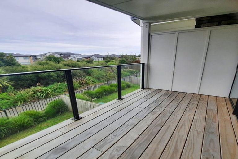 Photo of property in 4/60 Hayfield Way, Karaka, Papakura, 2580
