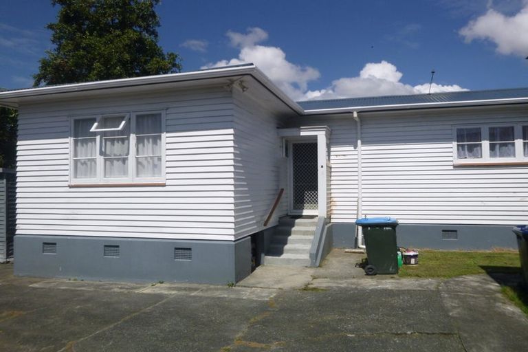 Photo of property in 3/2090 Great North Road, Avondale, Auckland, 0600