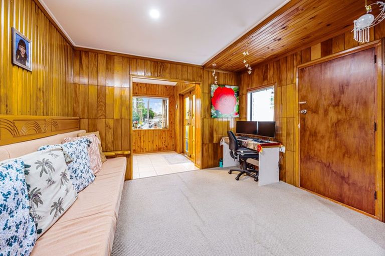 Photo of property in 10 Albertson Place, Manurewa, Auckland, 2102